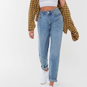 BDG High-Waisted Mom Jean – Light Wash